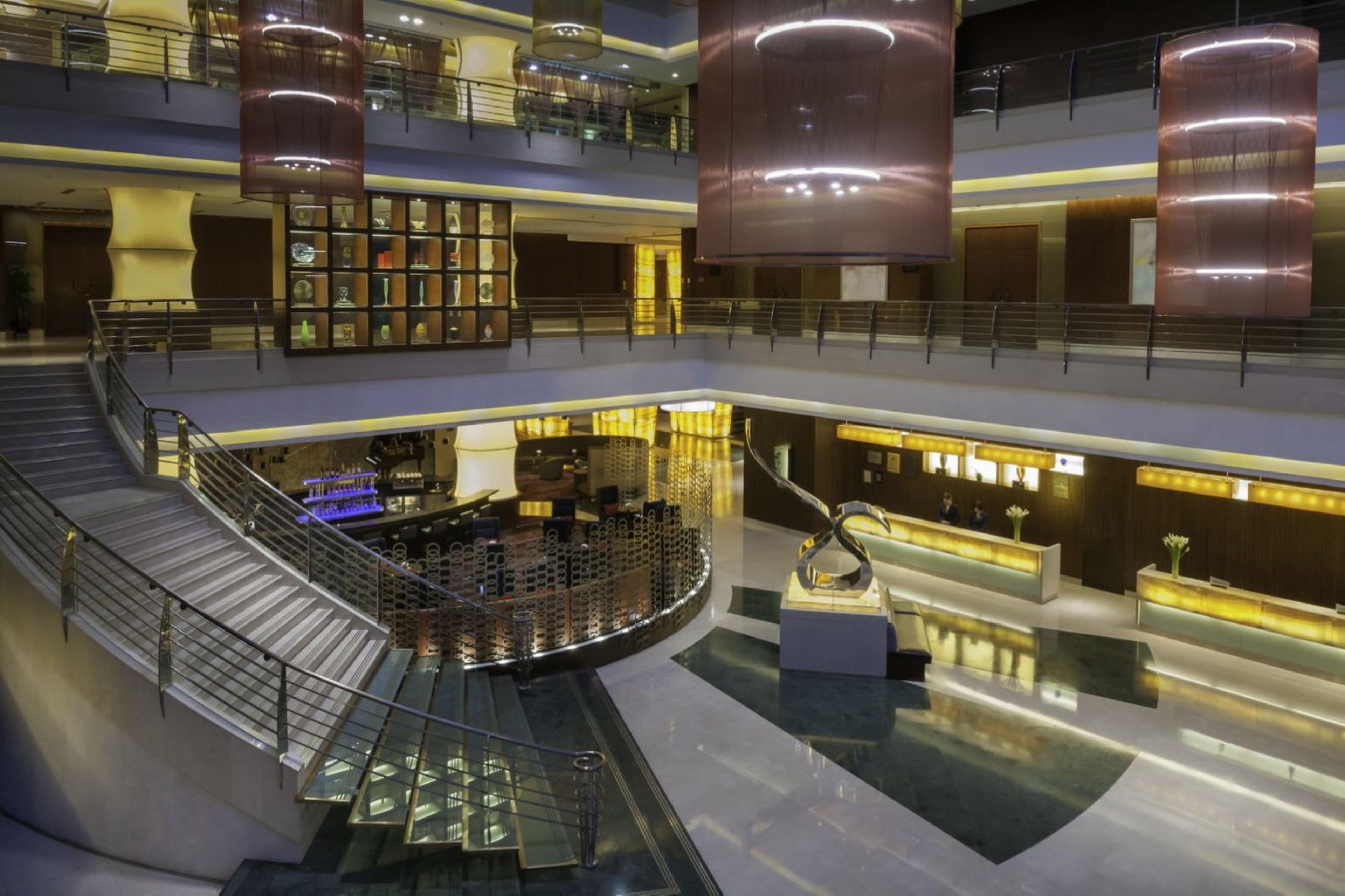 Crowne Plaza Futian, Near To Convention&exhibition Centre, Stock Exchange And Civic Center, Outdoor Heated Pool โรงแรม 5*