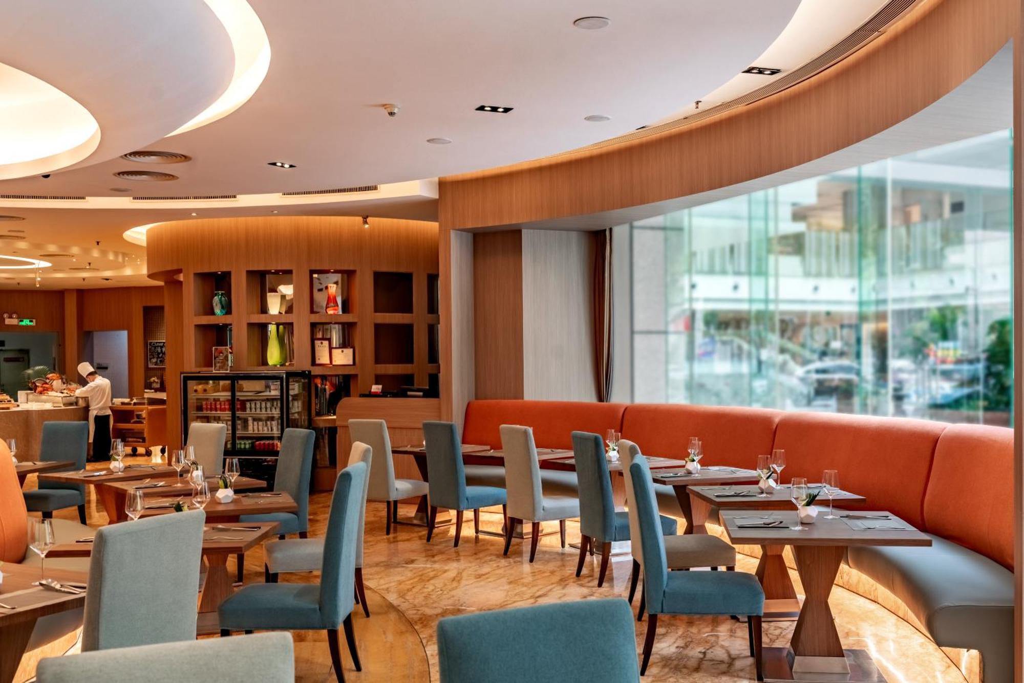 Crowne Plaza Futian, Near To Convention&exhibition Centre, Stock Exchange And Civic Center, Outdoor Heated Pool โรงแรม